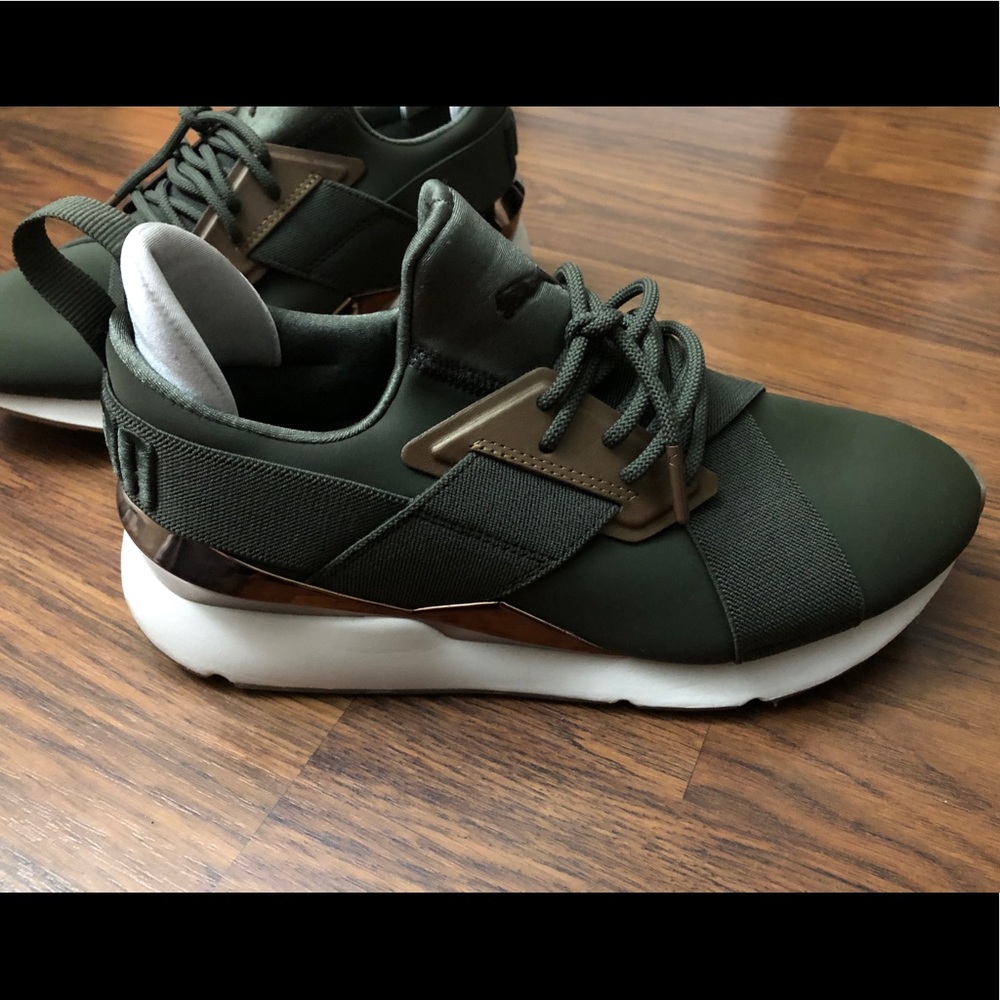 Women’s Puma Sneakers